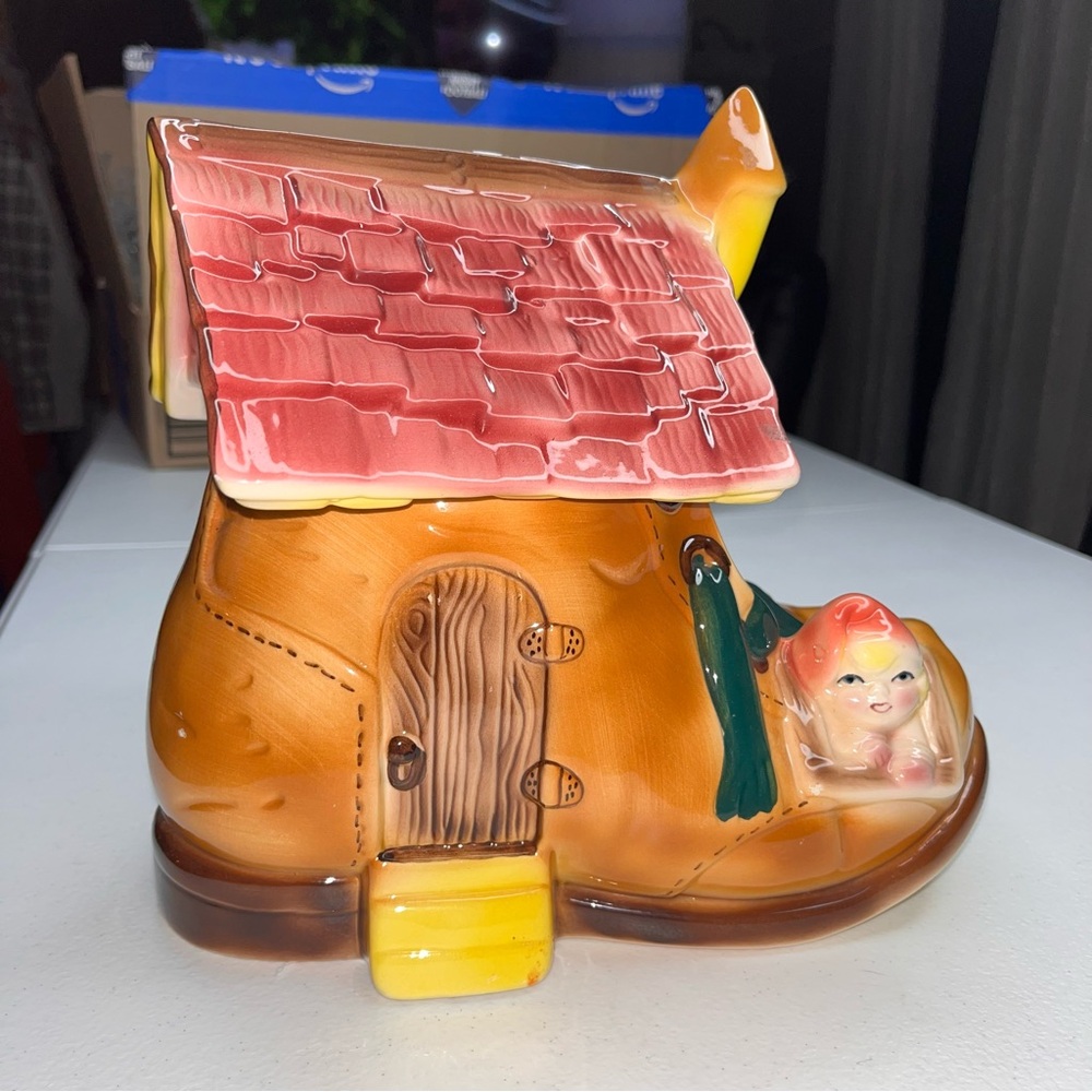 Ceramic cookie jar lady in a boot vintage ceramica de Cuernavaca Mexico 1987
